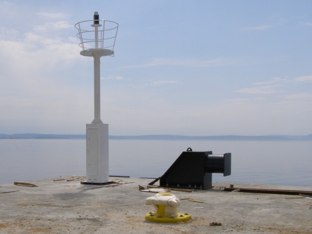 Postavljanje lučkog svjetla u luci Rijeka, E rub kontejnerskog terminala Brajdica